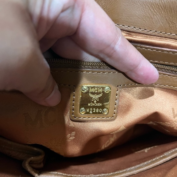 MCM COGNAC VISETOS MESSENGER BAG - Picture 11 of 16